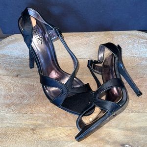 NWT CHARLES DAVID Strappy Sandals